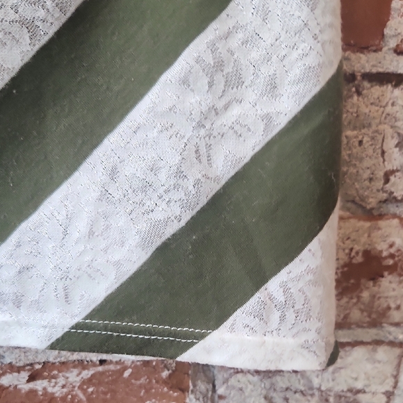 Asymmetrical Green and White Short Sleeve Blouse - Picture 5 of 10